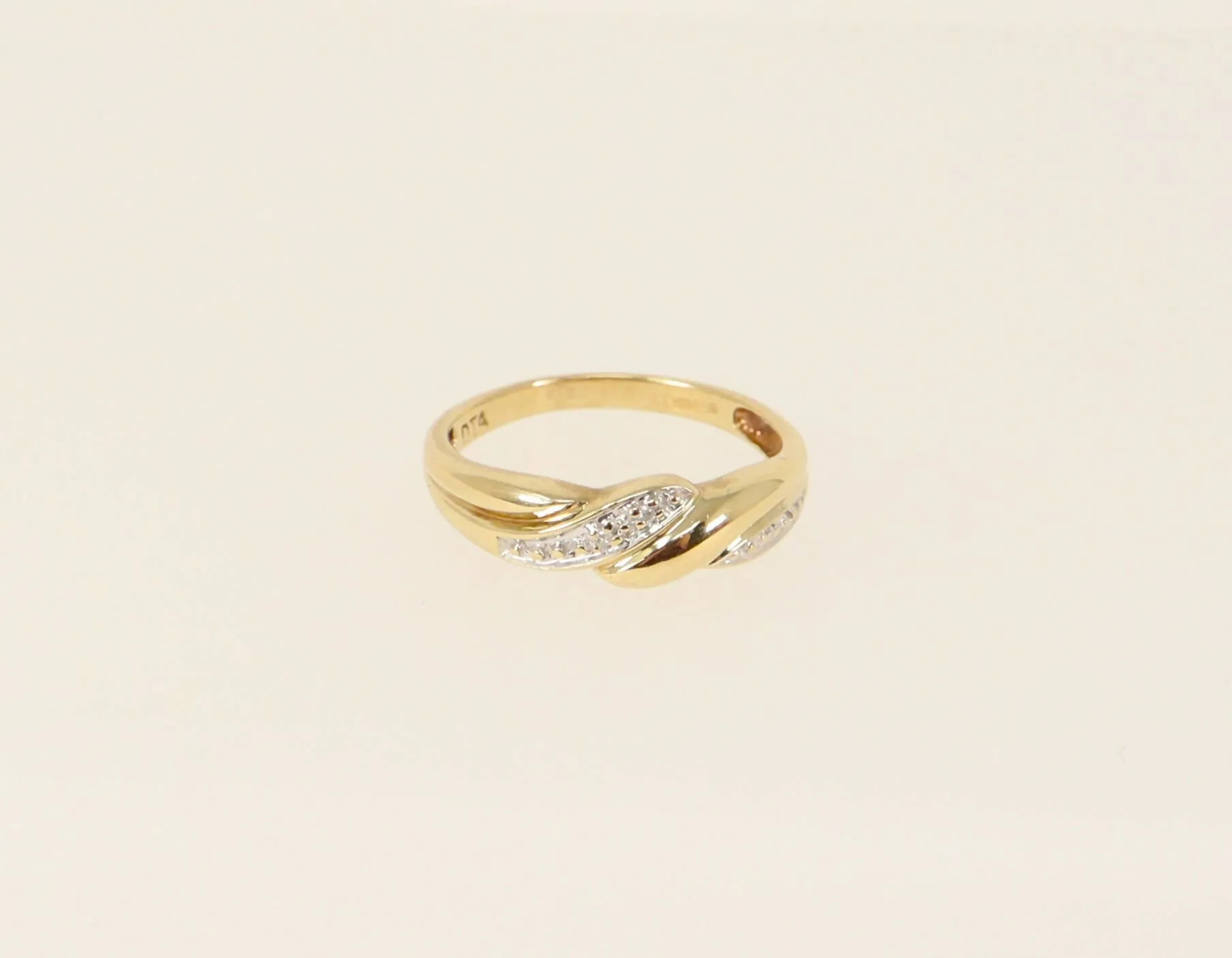 9ct Gold & Diamond Band Ring