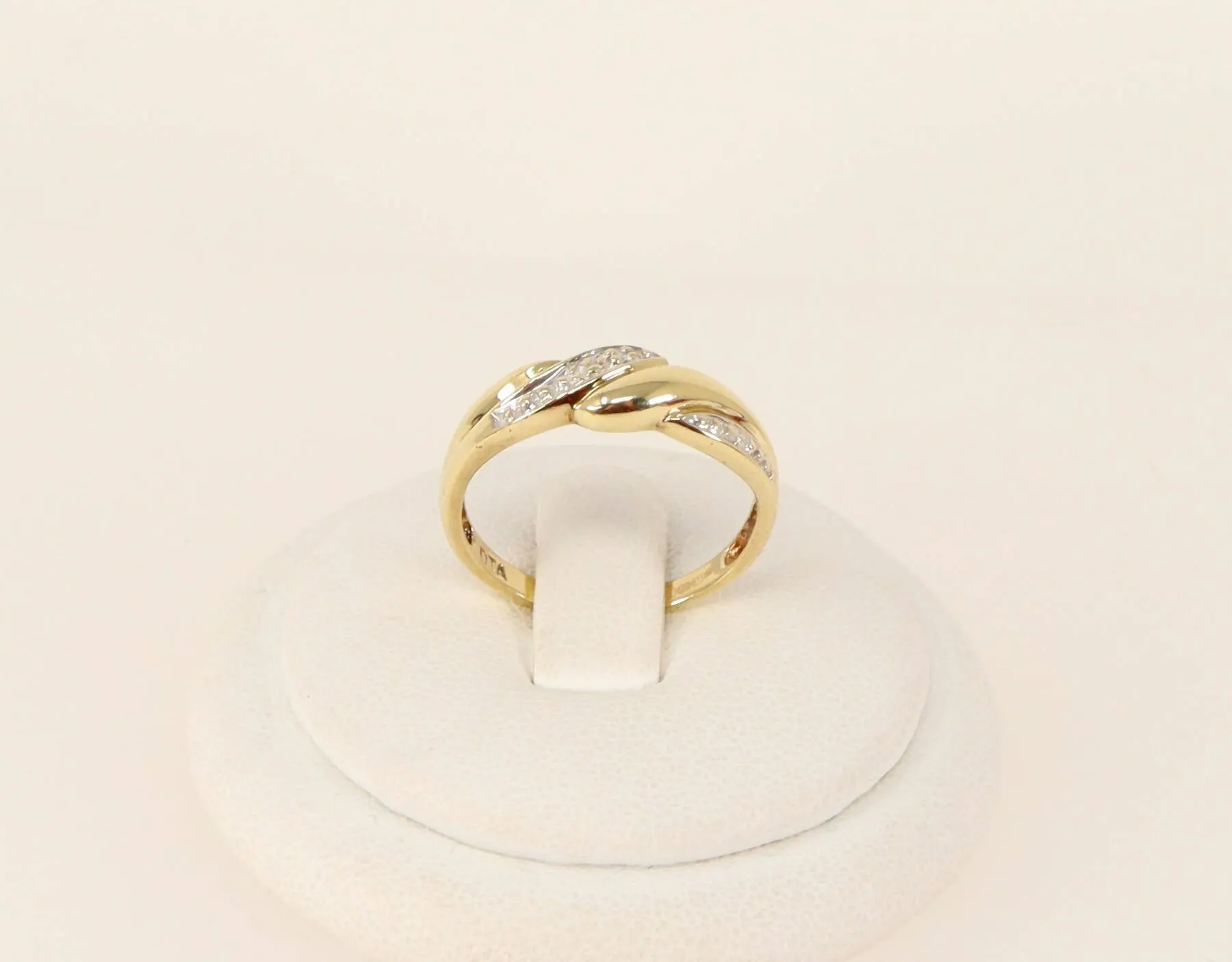 9ct Gold & Diamond Band Ring