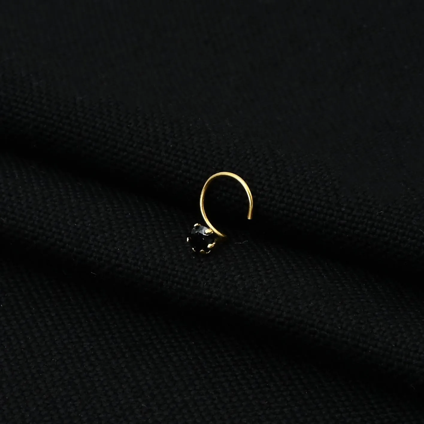Beautiful Round Black Gem Gold Nosepin