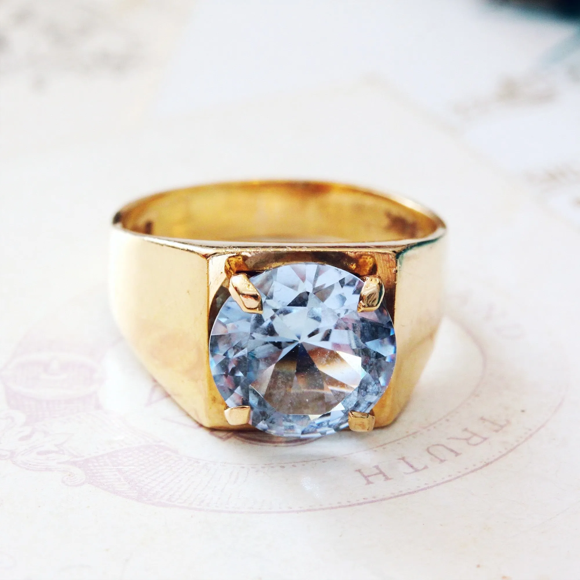 Date 1976 Modernist Spinel Dress Ring