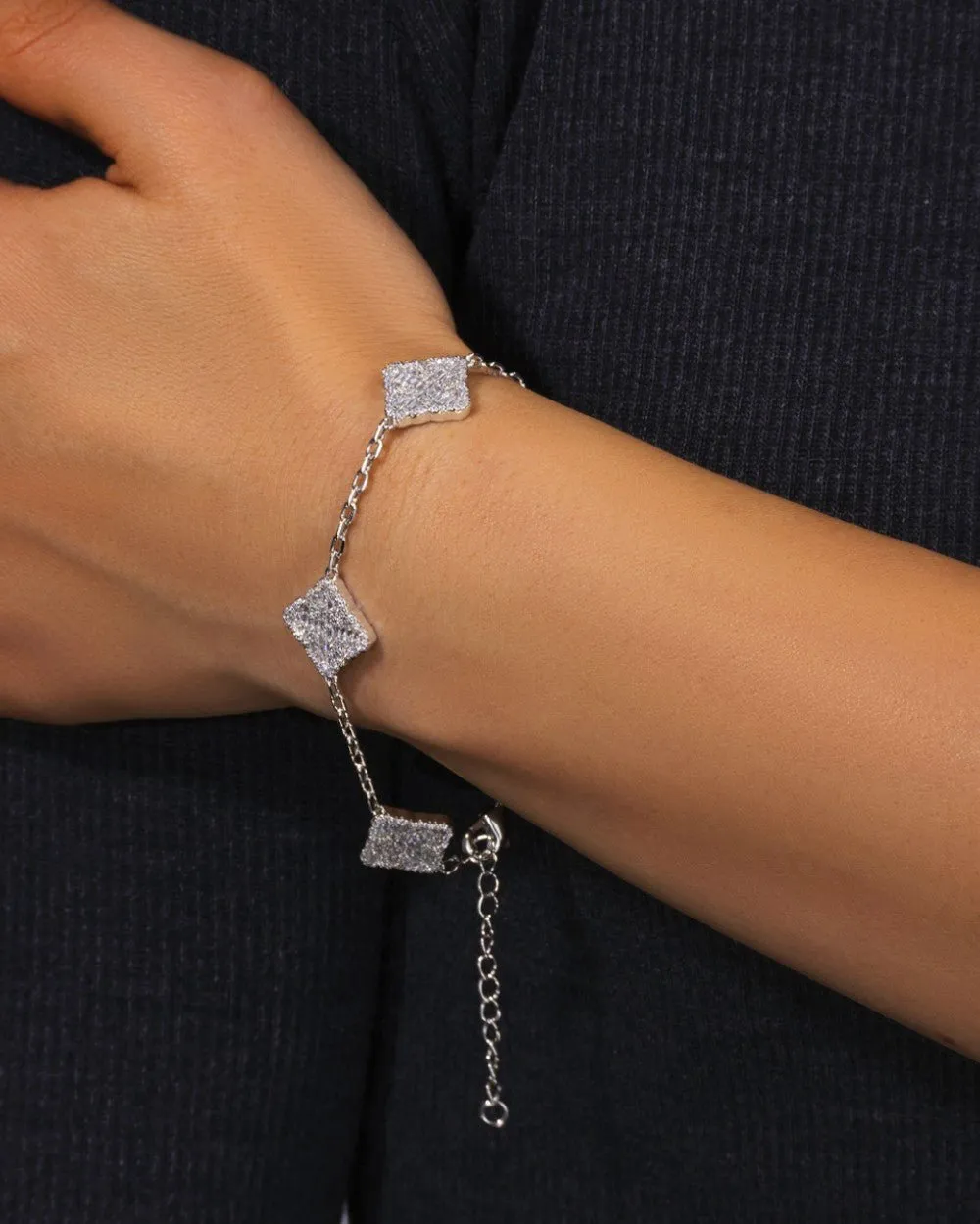 ICED CLOVER BRACELET. - WHITE GOLD