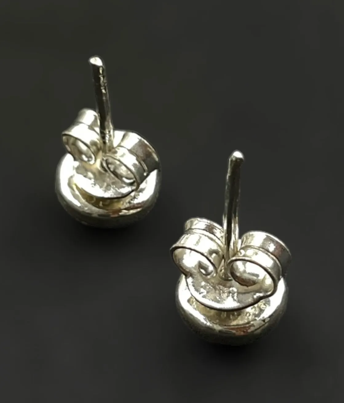 The Ardha Silver Gemstone Earstuds (Red)