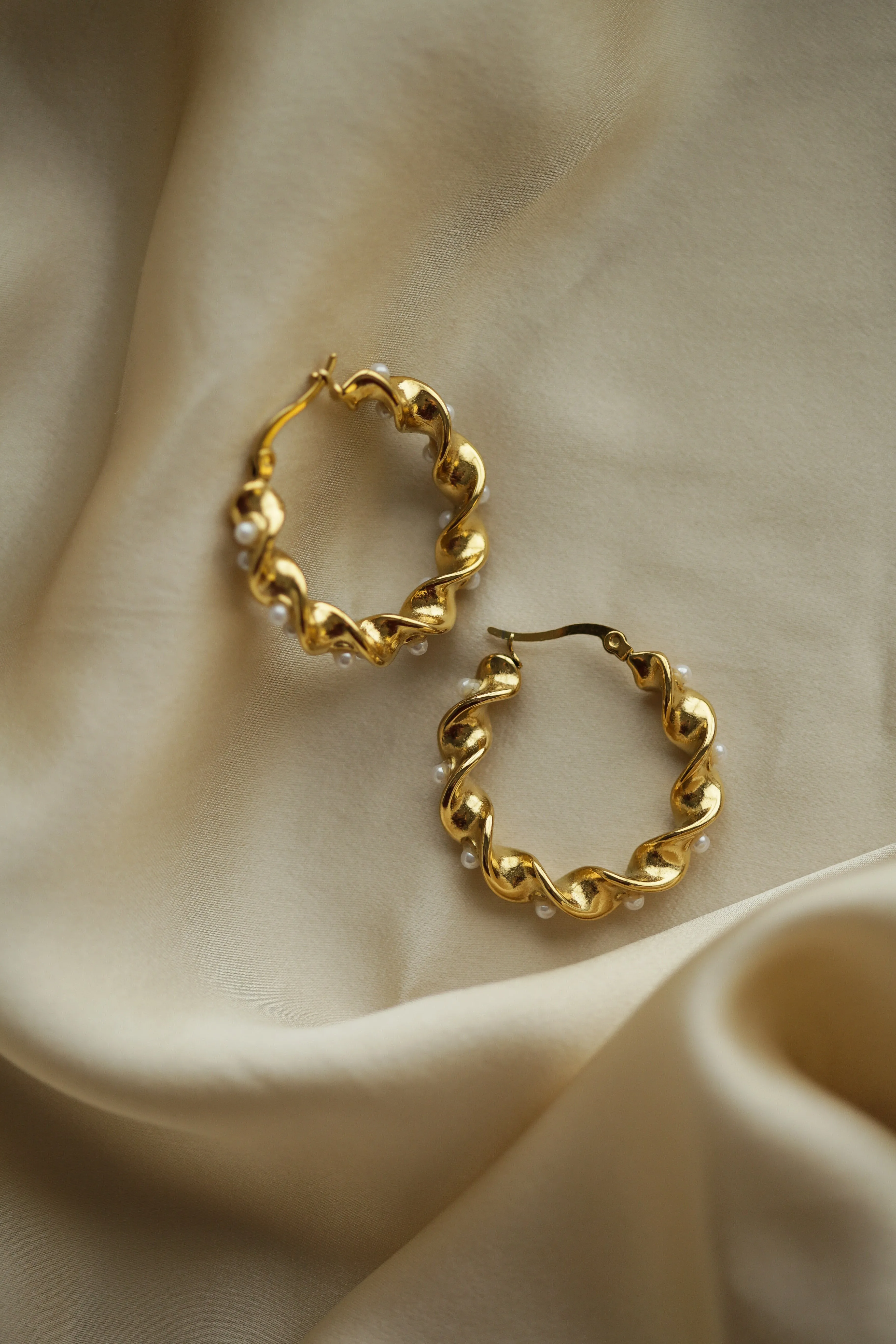 Wave Pearls Hoops